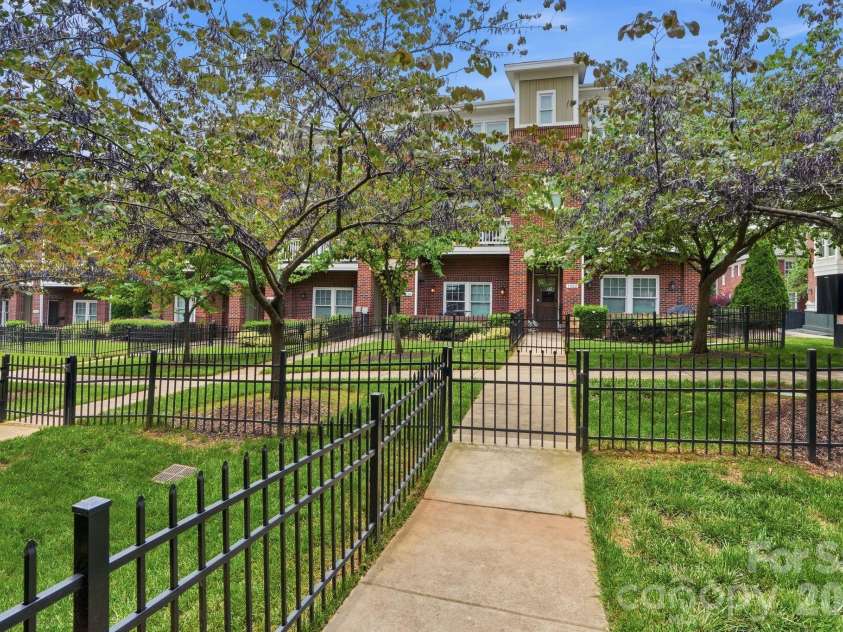 1024 Wesley Park Lane, Charlotte, NC 28208.  MLS# CAR4392665, YatesRealty ID 36096. Fenced in yard