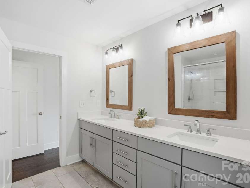 1024 Wesley Park Lane, Charlotte, NC 28208.  MLS# CAR4392665, YatesRealty ID 36096. Primary bathroom with double vanity
