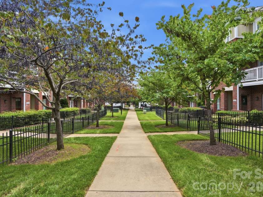 1024 Wesley Park Lane, Charlotte, NC 28208.  MLS# CAR4392665, YatesRealty ID 36096. Quaint tree-lined community