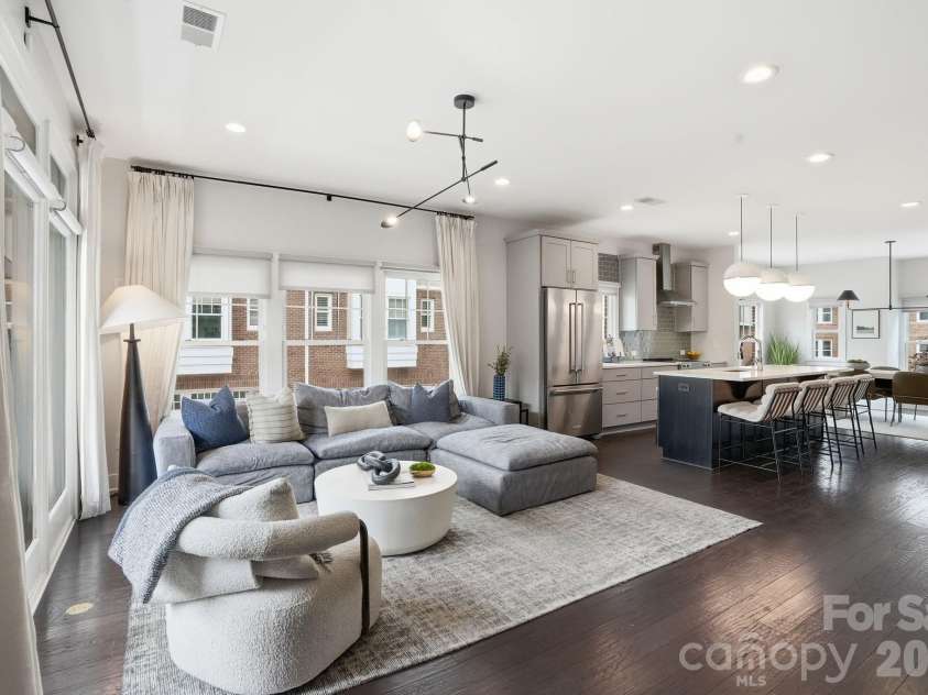 1024 Wesley Park Lane, Charlotte, NC 28208.  MLS# CAR4392665, YatesRealty ID 36096. Spacious living room for entertaining