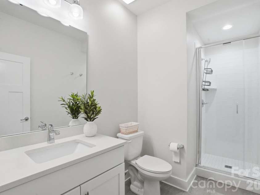 1024 Wesley Park Lane, Charlotte, NC 28208.  MLS# CAR4392665, YatesRealty ID 36096. Updated full bath on the first floor