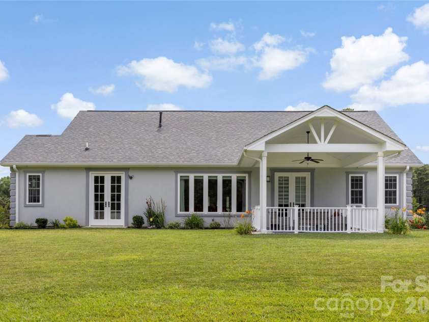 400 Charles Pettus Road, Lancaster, SC 29720.  MLS# CAR4398066, YatesRealty ID 36098. 