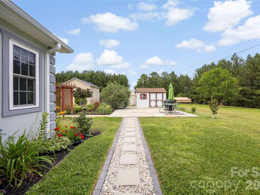 400 Charles Pettus Road, Lancaster, SC 29720.  MLS# CAR4398066, YatesRealty ID 36098. 