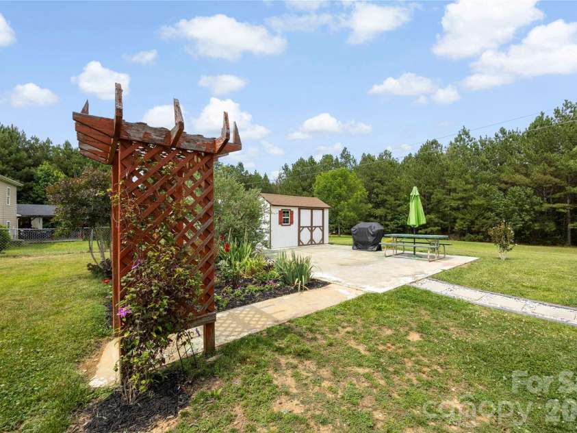 400 Charles Pettus Road, Lancaster, SC 29720.  MLS# CAR4398066, YatesRealty ID 36098. 