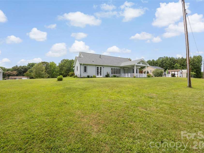 400 Charles Pettus Road, Lancaster, SC 29720.  MLS# CAR4398066, YatesRealty ID 36098. 