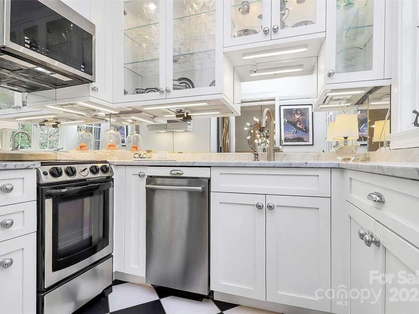 1817 Jameston Drive, Charlotte, NC 28209.  MLS# CAR4232844, YatesRealty ID 361. 