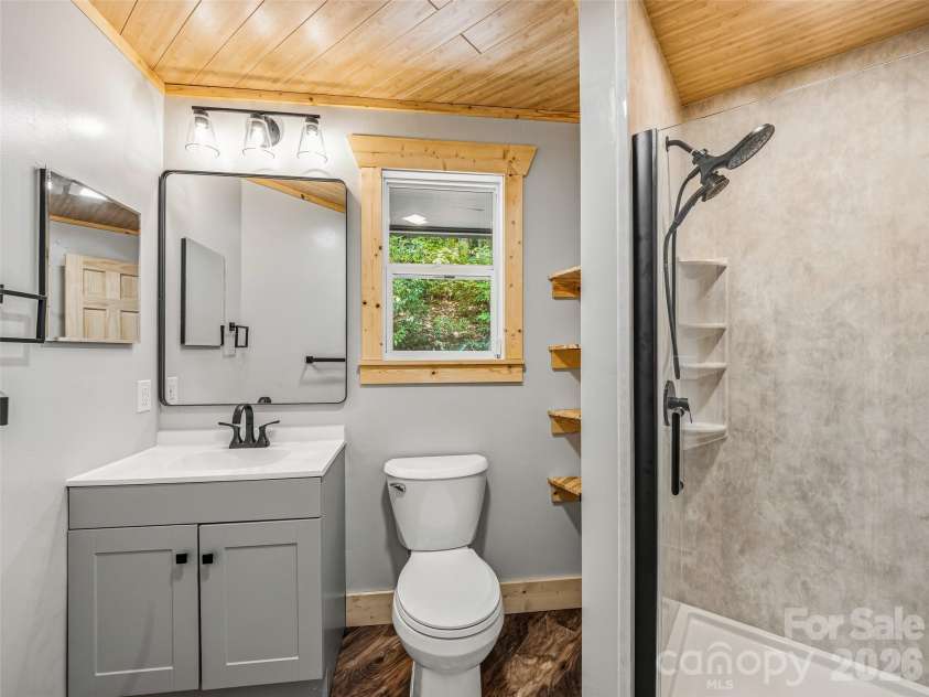 785 Pisgah Forest Drive, Pisgah Forest, NC 28768.  MLS# CAR4397604, YatesRealty ID 36100. Primay bath