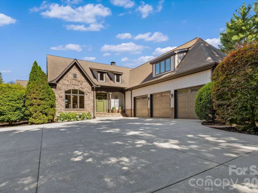 12820 Westmoreland Farm Road, Davidson, NC 28036.  MLS# CAR4396552, YatesRealty ID 36101. 