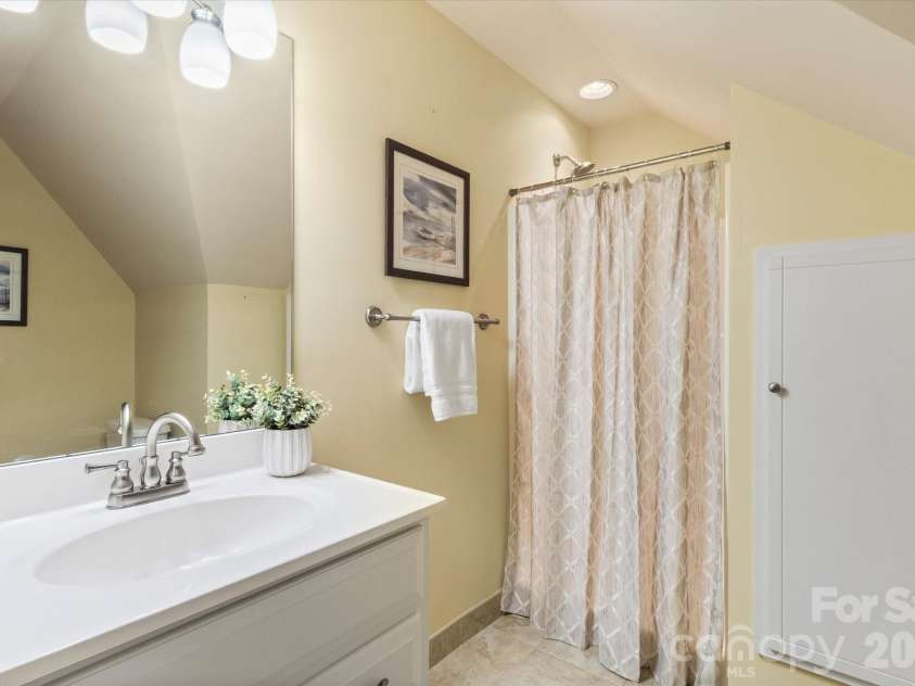 12820 Westmoreland Farm Road, Davidson, NC 28036.  MLS# CAR4396552, YatesRealty ID 36101. 