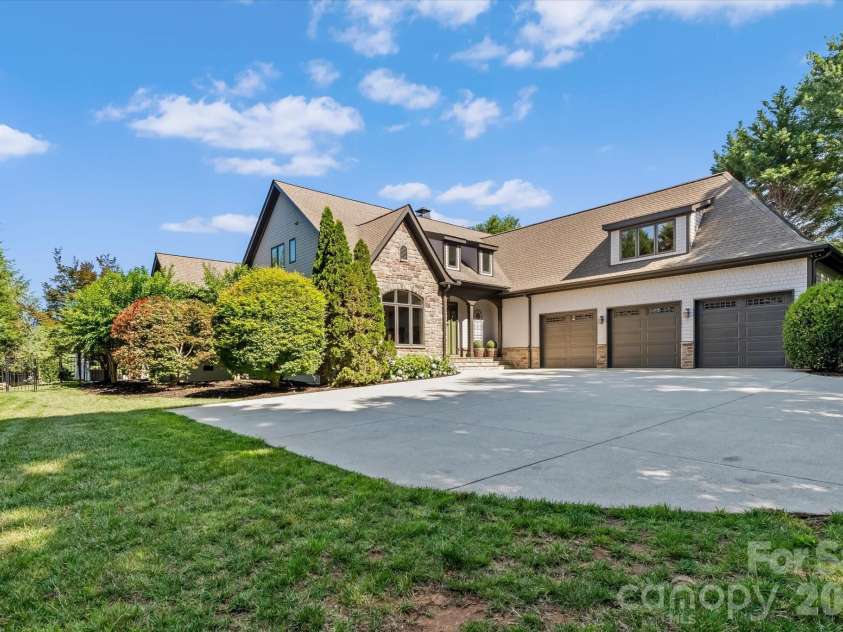 12820 Westmoreland Farm Road, Davidson, NC 28036.  MLS# CAR4396552, YatesRealty ID 36101. 