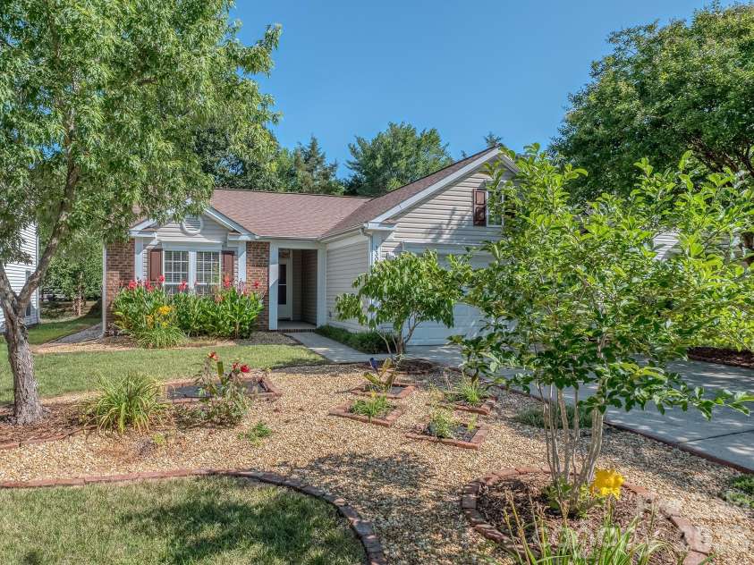 13050 Planters Row Drive, Charlotte, NC 28278.  MLS# CAR4399705, YatesRealty ID 36102. 