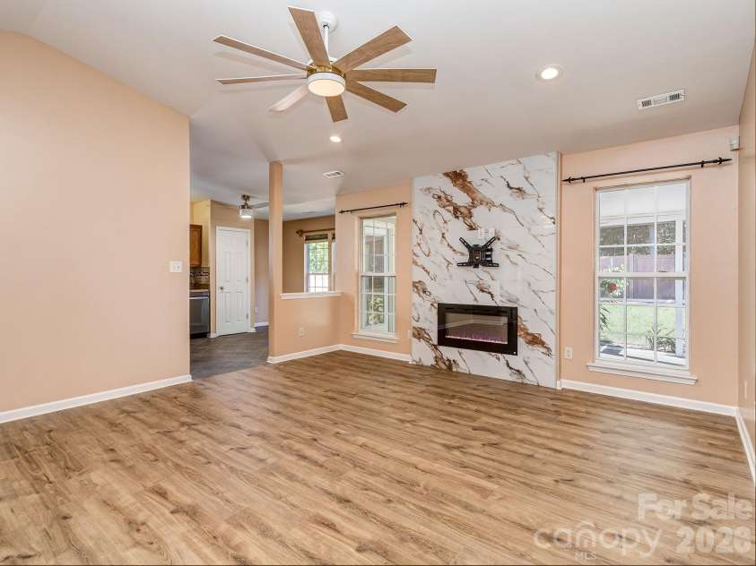 13050 Planters Row Drive, Charlotte, NC 28278.  MLS# CAR4399705, YatesRealty ID 36102. 