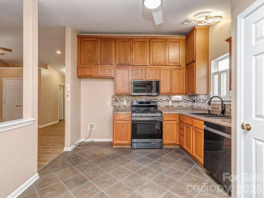 13050 Planters Row Drive, Charlotte, NC 28278.  MLS# CAR4399705, YatesRealty ID 36102. 