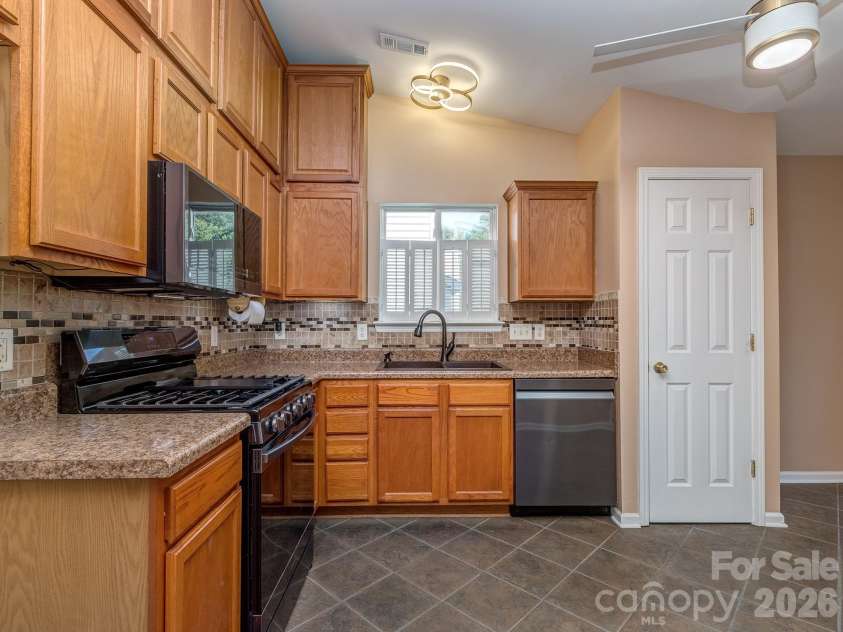 13050 Planters Row Drive, Charlotte, NC 28278.  MLS# CAR4399705, YatesRealty ID 36102. 