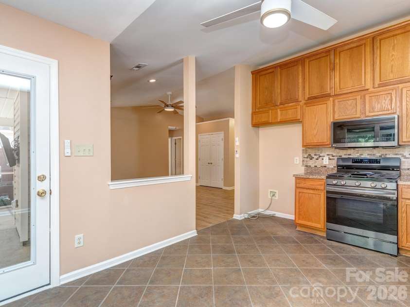 13050 Planters Row Drive, Charlotte, NC 28278.  MLS# CAR4399705, YatesRealty ID 36102. 