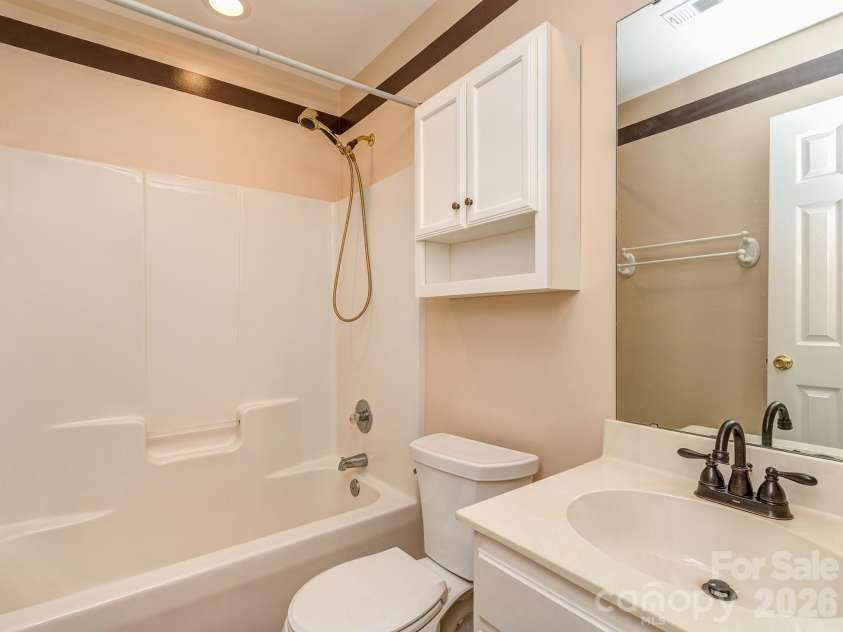13050 Planters Row Drive, Charlotte, NC 28278.  MLS# CAR4399705, YatesRealty ID 36102. 
