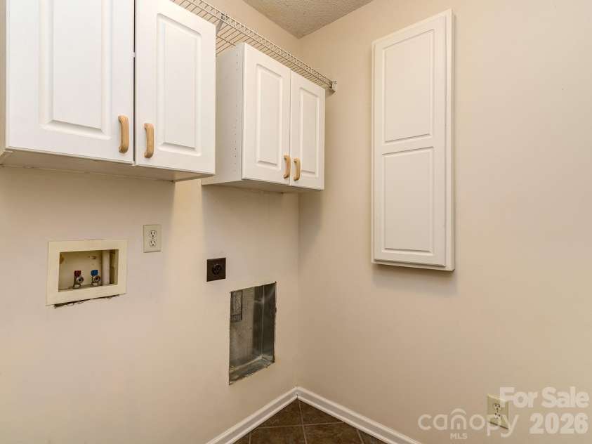 13050 Planters Row Drive, Charlotte, NC 28278.  MLS# CAR4399705, YatesRealty ID 36102. 