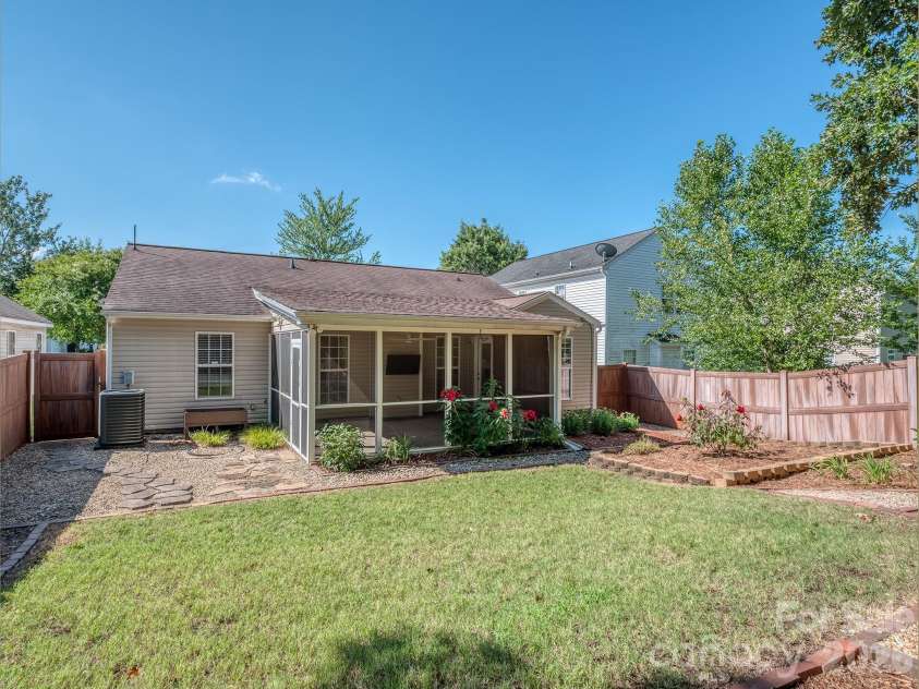 13050 Planters Row Drive, Charlotte, NC 28278.  MLS# CAR4399705, YatesRealty ID 36102. 
