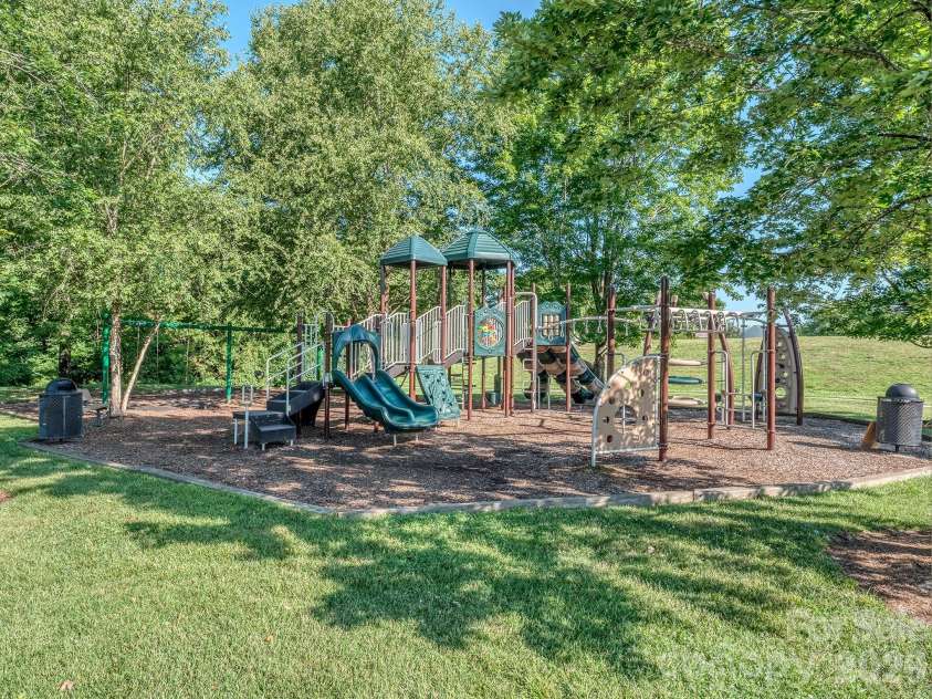 13050 Planters Row Drive, Charlotte, NC 28278.  MLS# CAR4399705, YatesRealty ID 36102. 