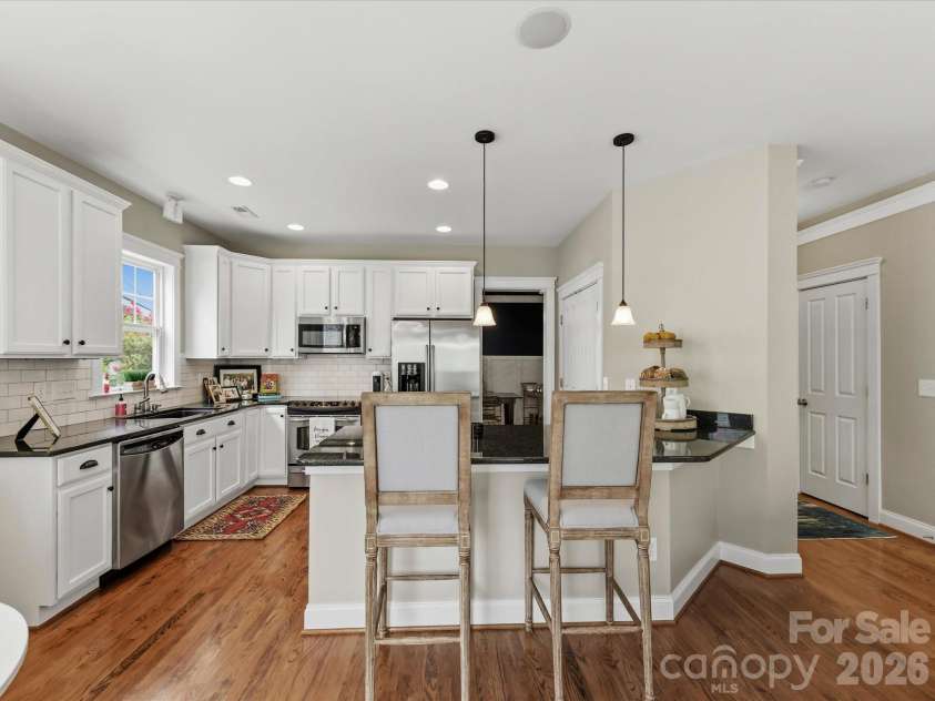15715 Taviston Street, Huntersville, NC 28078.  MLS# CAR4401975, YatesRealty ID 36105. Designed with both style and function in mind, the kitchen offers sleek granite countertops, stainless steel appliances, ample cabinet storage, tile back splash, pantry and an island with seating.