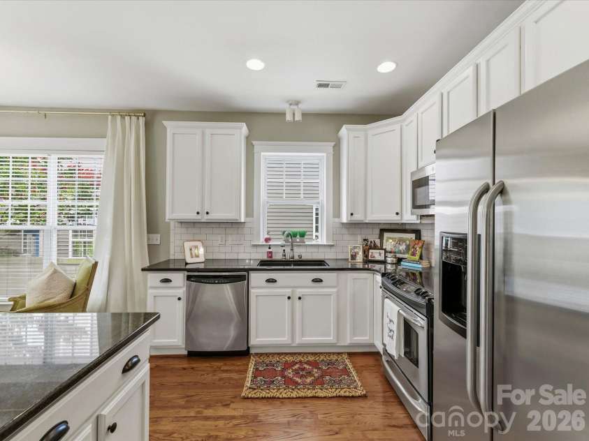 15715 Taviston Street, Huntersville, NC 28078.  MLS# CAR4401975, YatesRealty ID 36105. Designed with both style and function in mind, the kitchen offers sleek granite countertops, stainless steel appliances, ample cabinet storage, tile back splash, pantry and an island with seating.