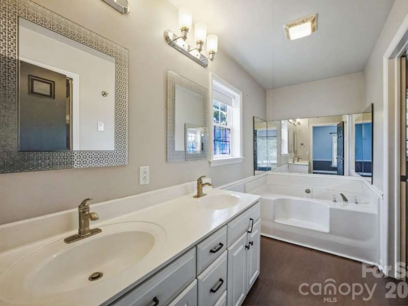 4287 Erby Road, Rock Hill, SC 29730.  MLS# CAR4373903, YatesRealty ID 36106. 1st Floor Primary Bath