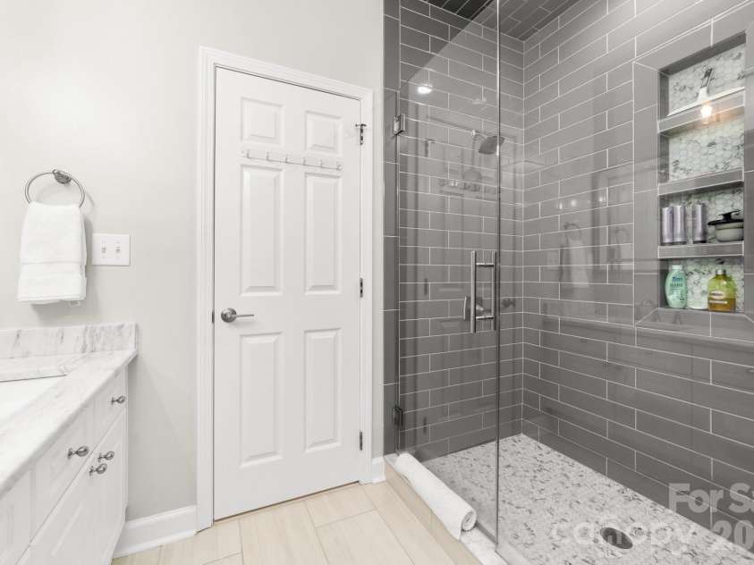 18816 Nautical Drive, Cornelius, NC 28031.  MLS# CAR4392841, YatesRealty ID 36108. 