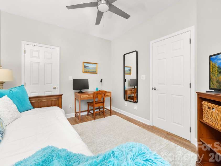 18816 Nautical Drive, Cornelius, NC 28031.  MLS# CAR4392841, YatesRealty ID 36108. 