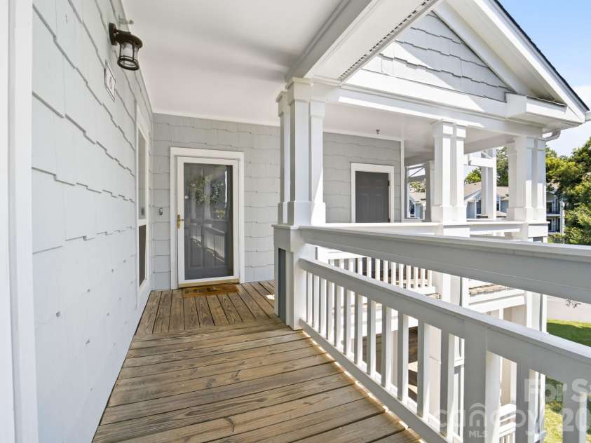 18816 Nautical Drive, Cornelius, NC 28031.  MLS# CAR4392841, YatesRealty ID 36108. 