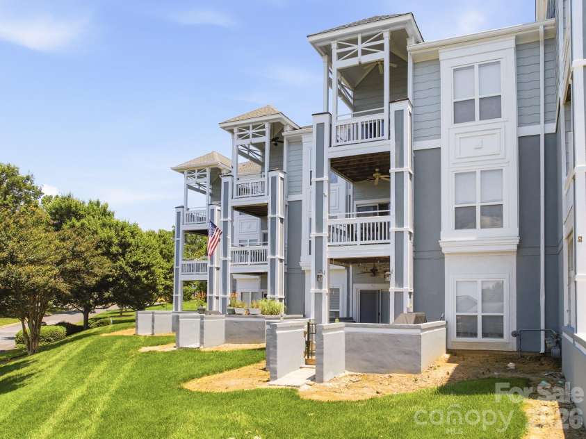 18816 Nautical Drive, Cornelius, NC 28031.  MLS# CAR4392841, YatesRealty ID 36108. 