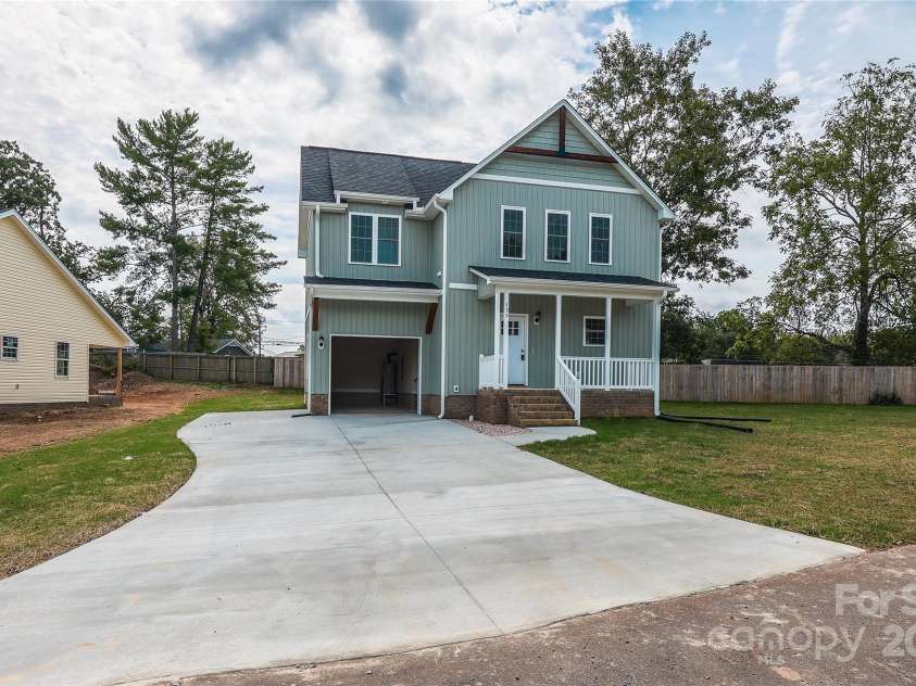 133 Kinney Avenue, Denton, NC 27239.  MLS# CAR4189416, YatesRealty ID 3611. Paved driveway