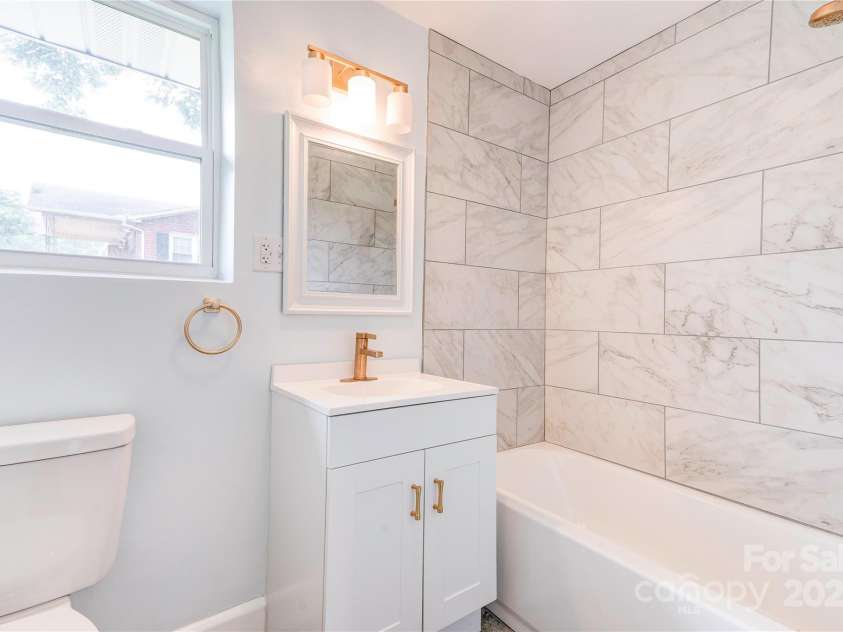 245 College Avenue, Shelby, NC 28152.  MLS# CAR4282988, YatesRealty ID 3611. Bathroom 1