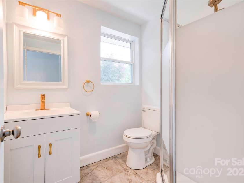 245 College Avenue, Shelby, NC 28152.  MLS# CAR4282988, YatesRealty ID 3611. Bathroom 2
