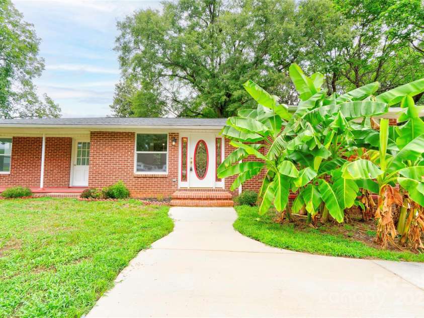 245 College Avenue, Shelby, NC 28152.  MLS# CAR4282988, YatesRealty ID 3611. Front 