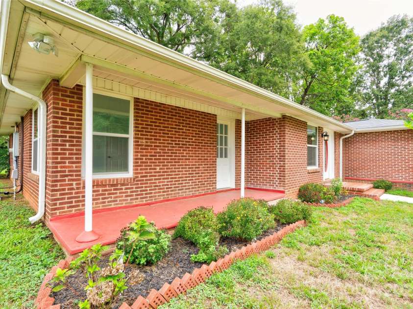 245 College Avenue, Shelby, NC 28152.  MLS# CAR4282988, YatesRealty ID 3611. Front Covered Porch