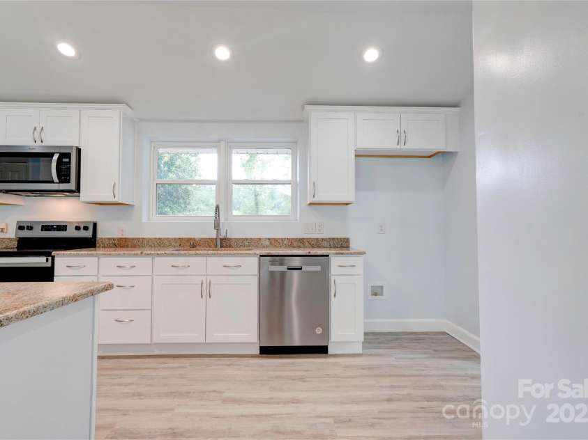 245 College Avenue, Shelby, NC 28152.  MLS# CAR4282988, YatesRealty ID 3611. Kitchen