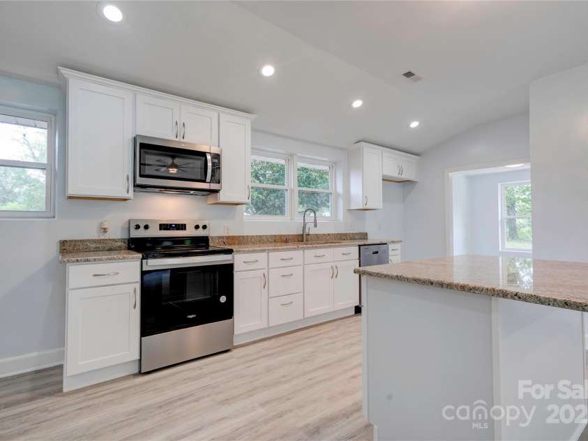 245 College Avenue, Shelby, NC 28152.  MLS# CAR4282988, YatesRealty ID 3611. Kitchen