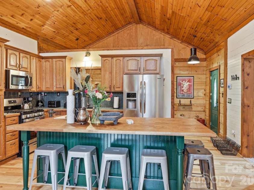 619 Leisure Lane, Burnsville, NC 28714.  MLS# CAR4400620, YatesRealty ID 3611. 