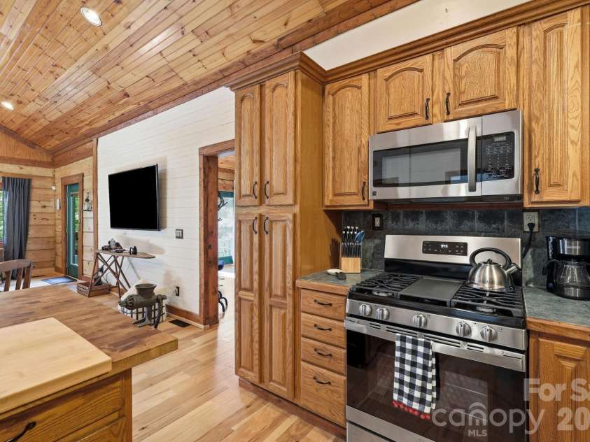 619 Leisure Lane, Burnsville, NC 28714.  MLS# CAR4400620, YatesRealty ID 3611. 