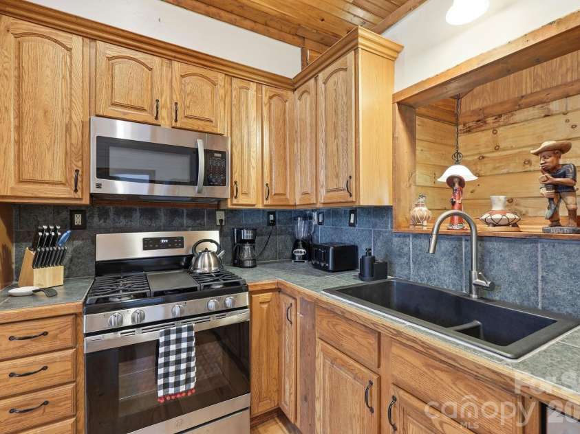 619 Leisure Lane, Burnsville, NC 28714.  MLS# CAR4400620, YatesRealty ID 3611. 