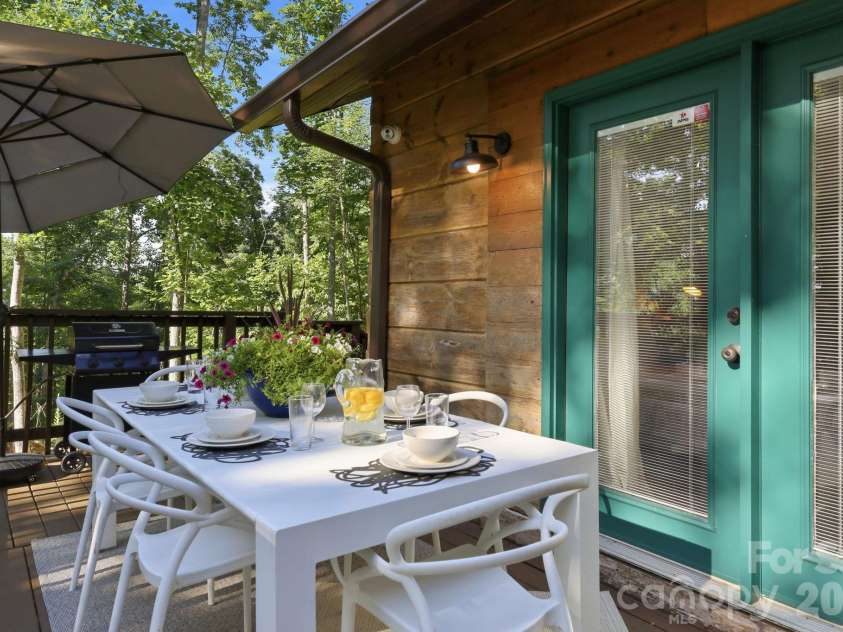 619 Leisure Lane, Burnsville, NC 28714.  MLS# CAR4400620, YatesRealty ID 3611. 