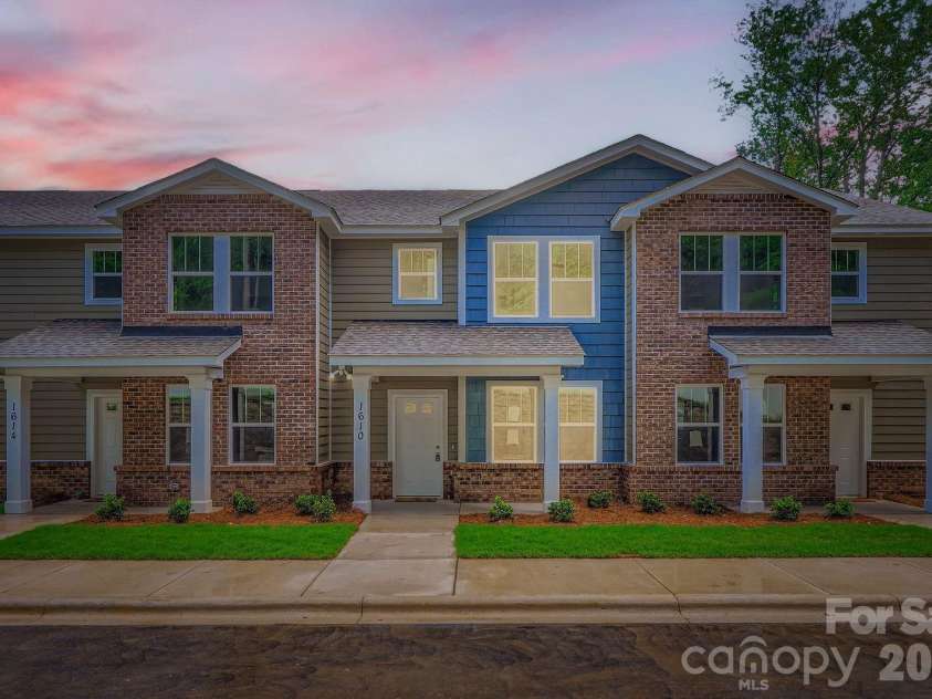 1610 Ct Brooks Circle, Charlotte, NC 28212.  MLS# CAR4401096, YatesRealty ID 36110. 