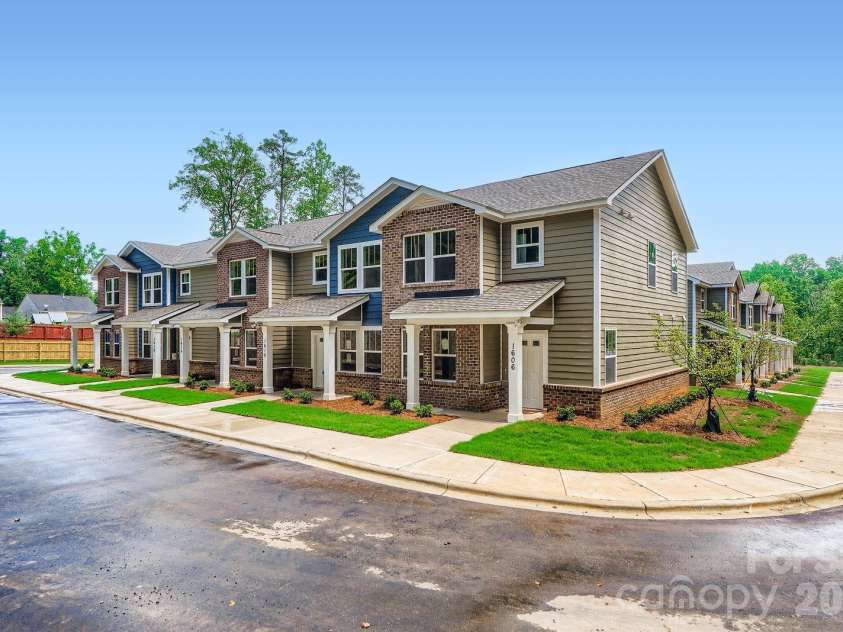 1610 Ct Brooks Circle, Charlotte, NC 28212.  MLS# CAR4401096, YatesRealty ID 36110. 
