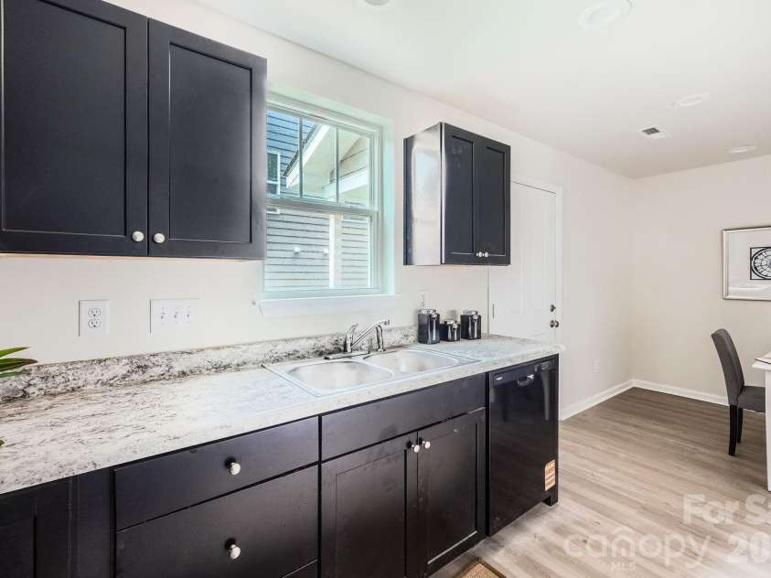 1610 Ct Brooks Circle, Charlotte, NC 28212.  MLS# CAR4401096, YatesRealty ID 36110. 
