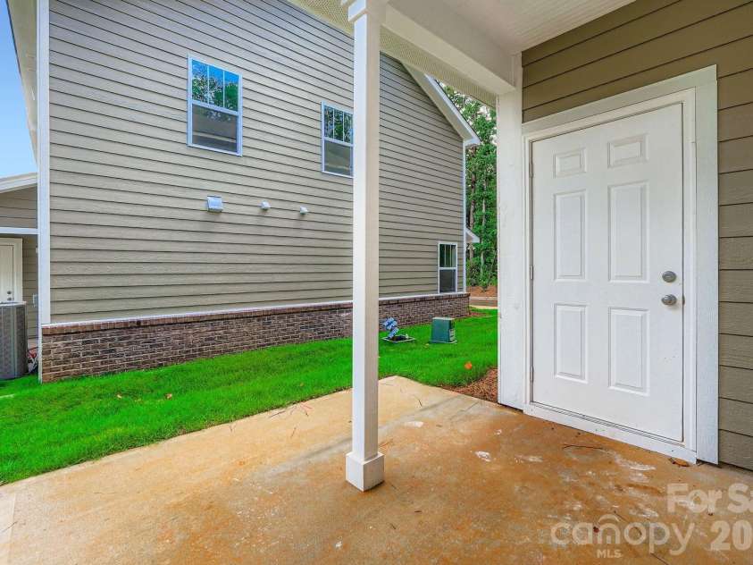 1610 Ct Brooks Circle, Charlotte, NC 28212.  MLS# CAR4401096, YatesRealty ID 36110. 