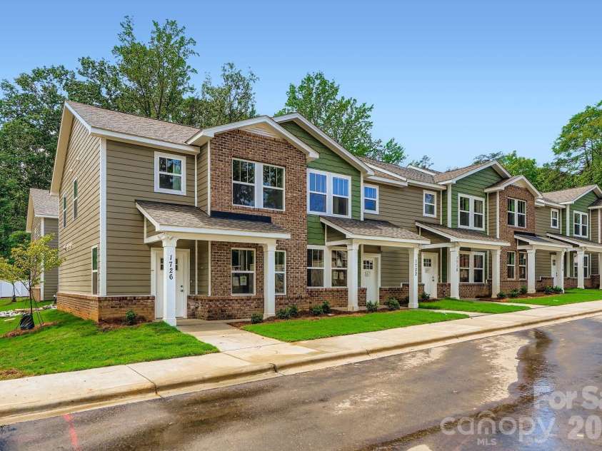 1610 Ct Brooks Circle, Charlotte, NC 28212.  MLS# CAR4401096, YatesRealty ID 36110. 