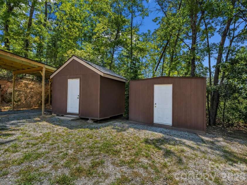 180 Mountain Ridge Drive, Lake Lure, NC 28746.  MLS# CAR4399742, YatesRealty ID 36112. 
