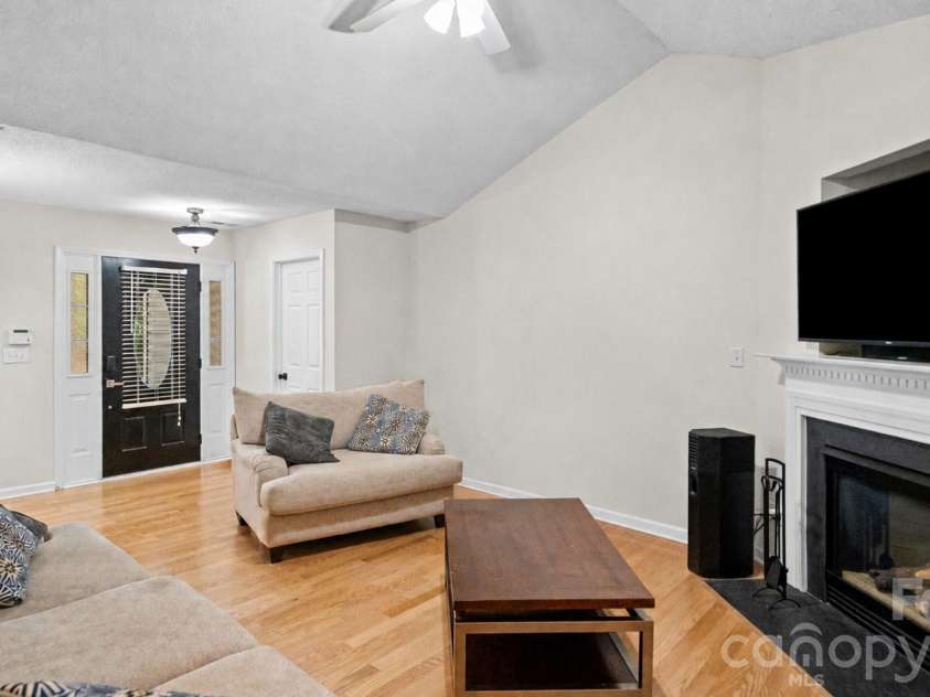 5050 Gibbons Link Road, Charlotte, NC 28269.  MLS# CAR4395941, YatesRealty ID 36113. 