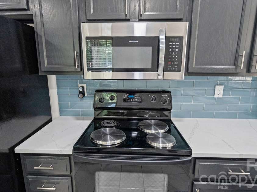 5050 Gibbons Link Road, Charlotte, NC 28269.  MLS# CAR4395941, YatesRealty ID 36113. 