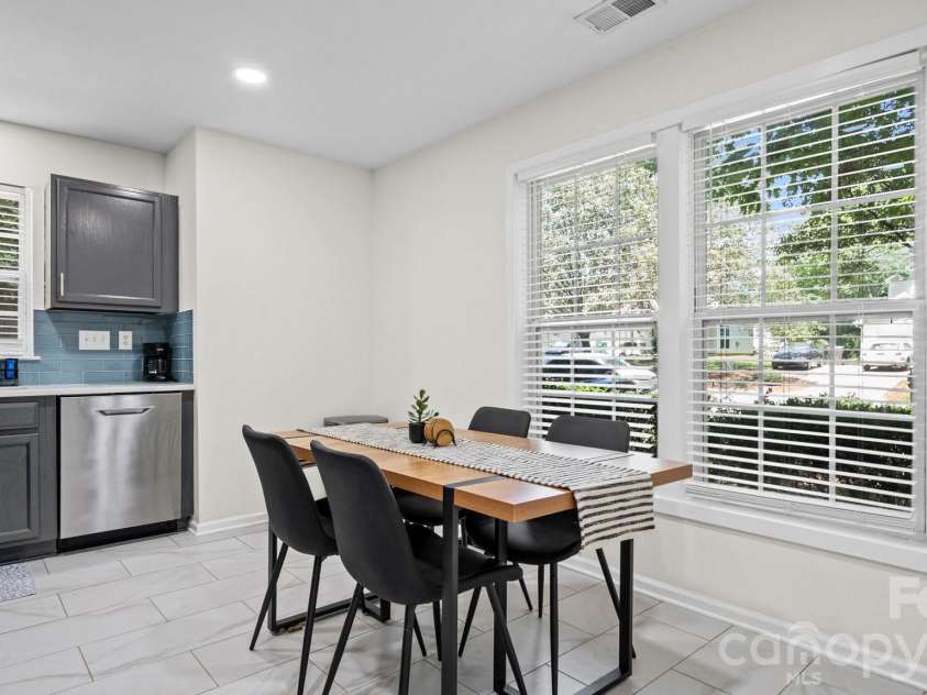 5050 Gibbons Link Road, Charlotte, NC 28269.  MLS# CAR4395941, YatesRealty ID 36113. Dining Area View